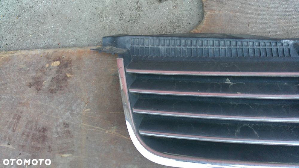 VW PASSAT B5 LIFT ATRAPA GRIL - 2