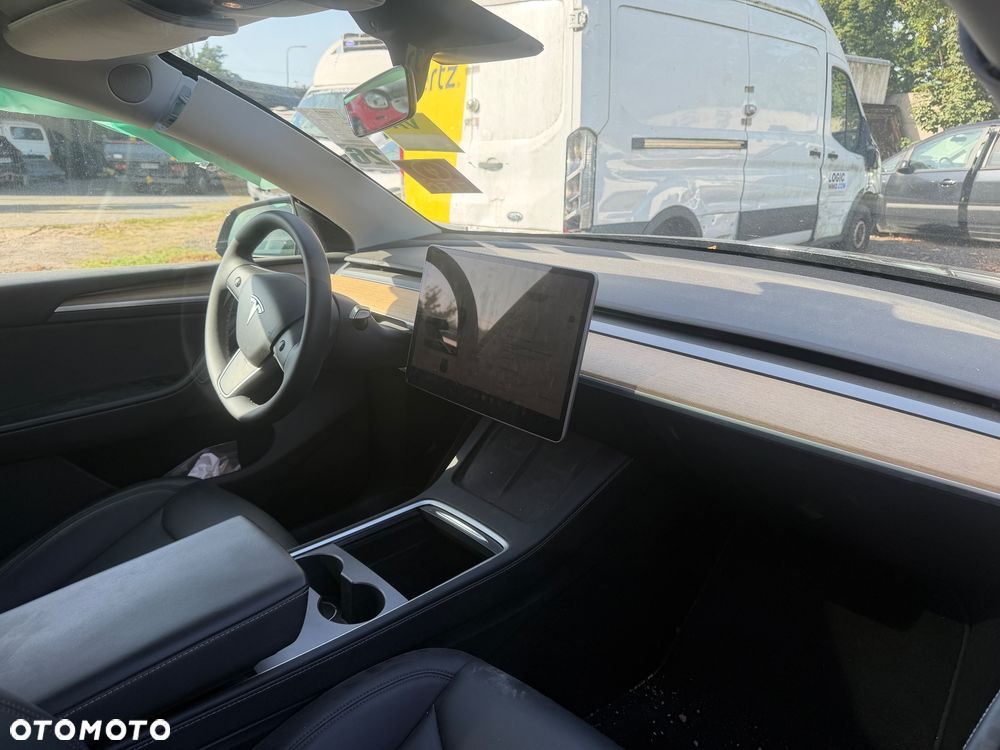 Tesla Model Y Long Range AWD - 9