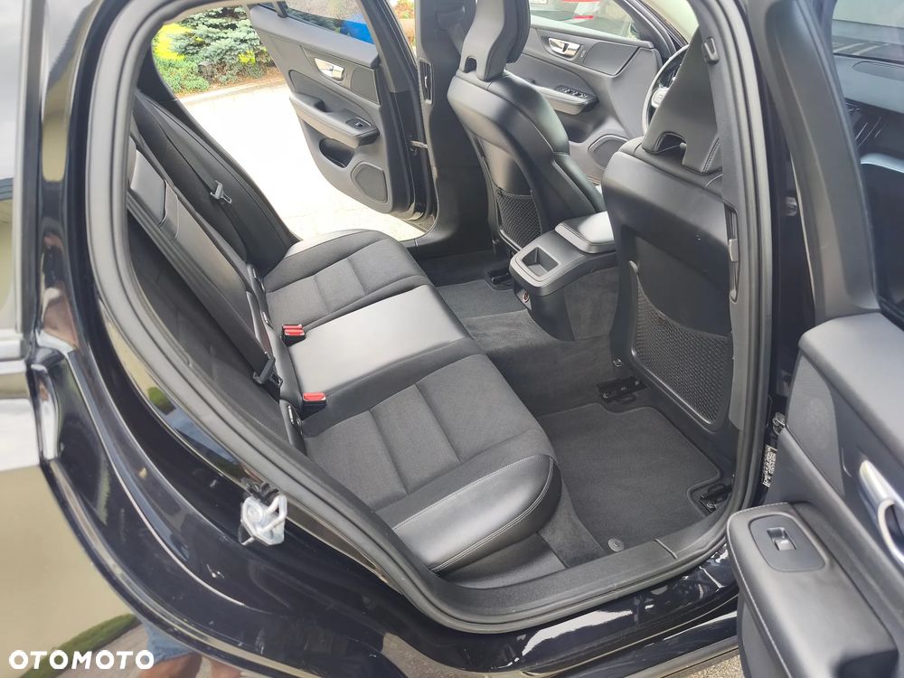 Volvo V60 D3 Momentum Core - 17