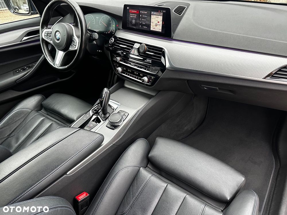 BMW Seria 5 530d xDrive Touring - 23