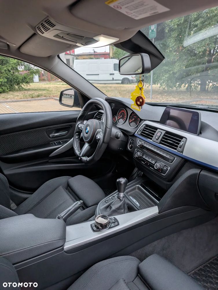 BMW Seria 3 320i - 10