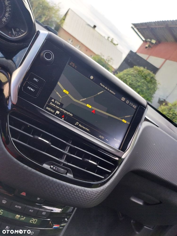 Peugeot 2008 1.2 Pure Tech Active S&S - 21