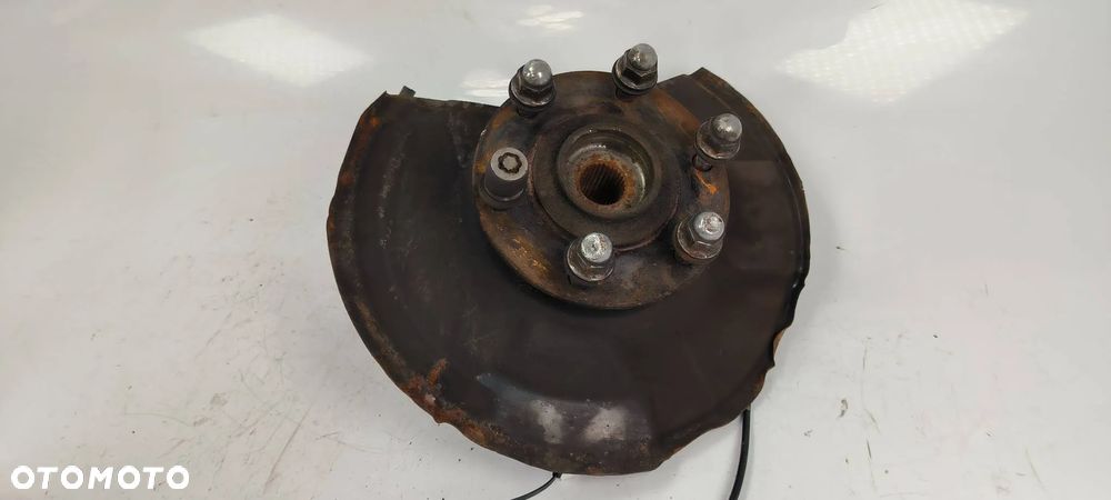 Zwrotnica lewa przód  Mitsubishi Pajero 2011r. - 4