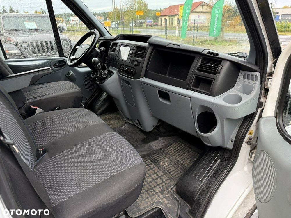 Ford Transit - 12