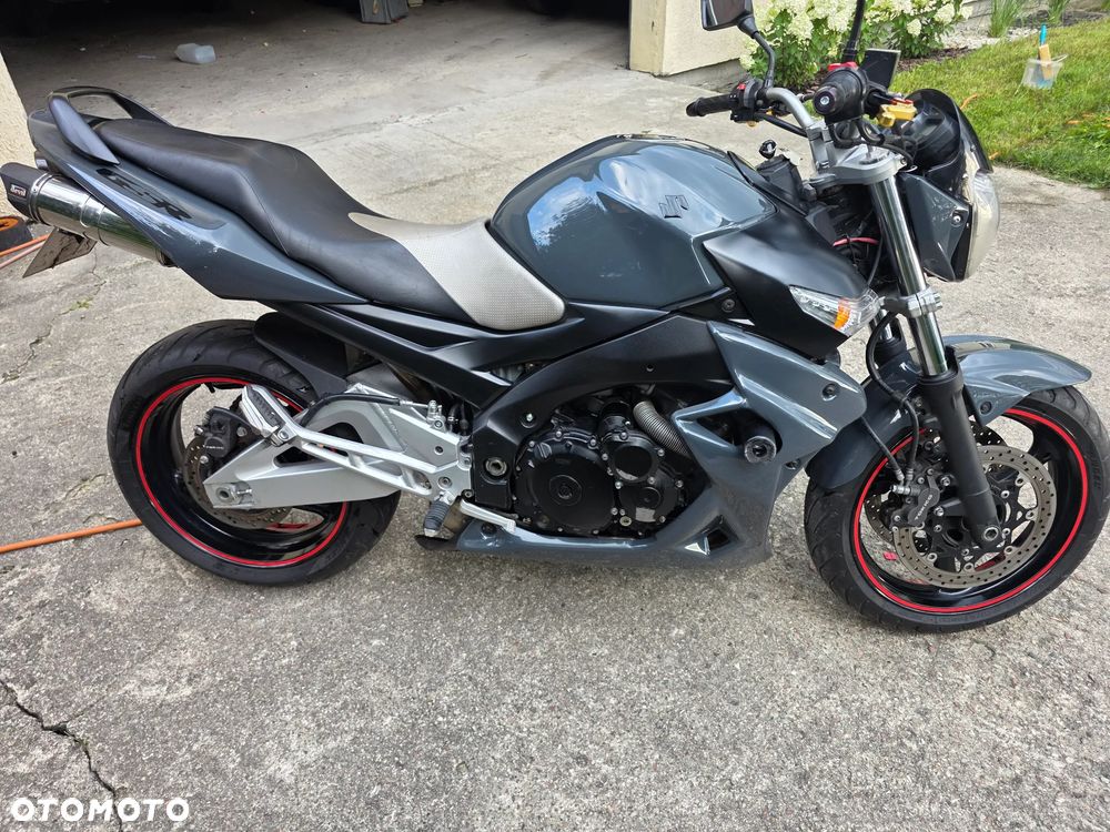 Suzuki GSR - 2