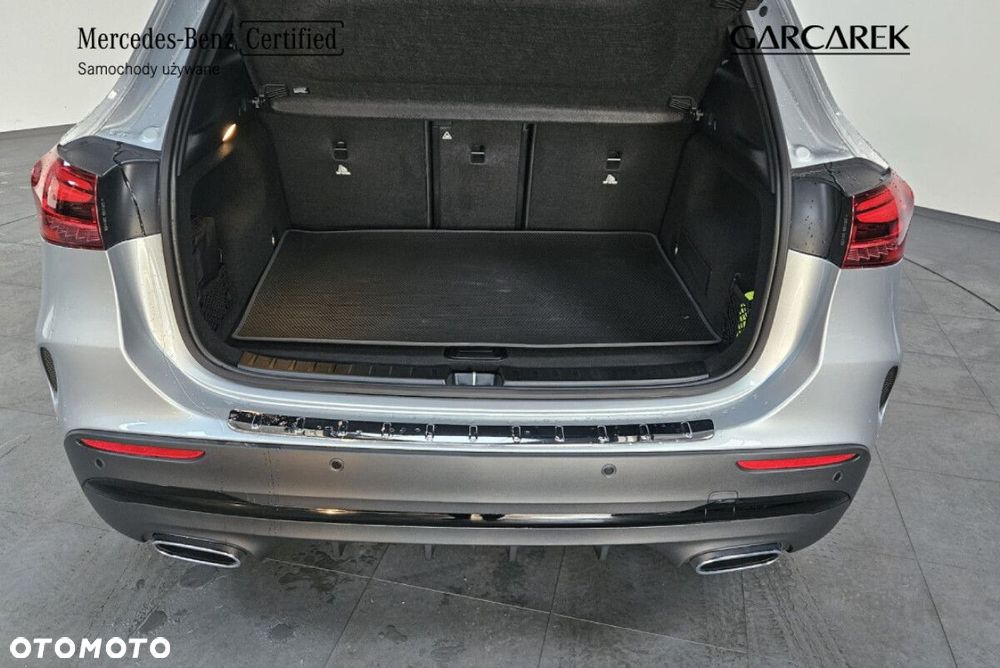 Mercedes-Benz GLA - 11