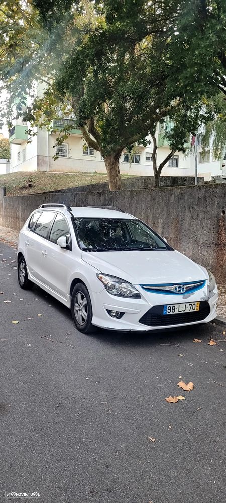 Hyundai i30 CW 1.6 CRDi Blue Comfort - 1