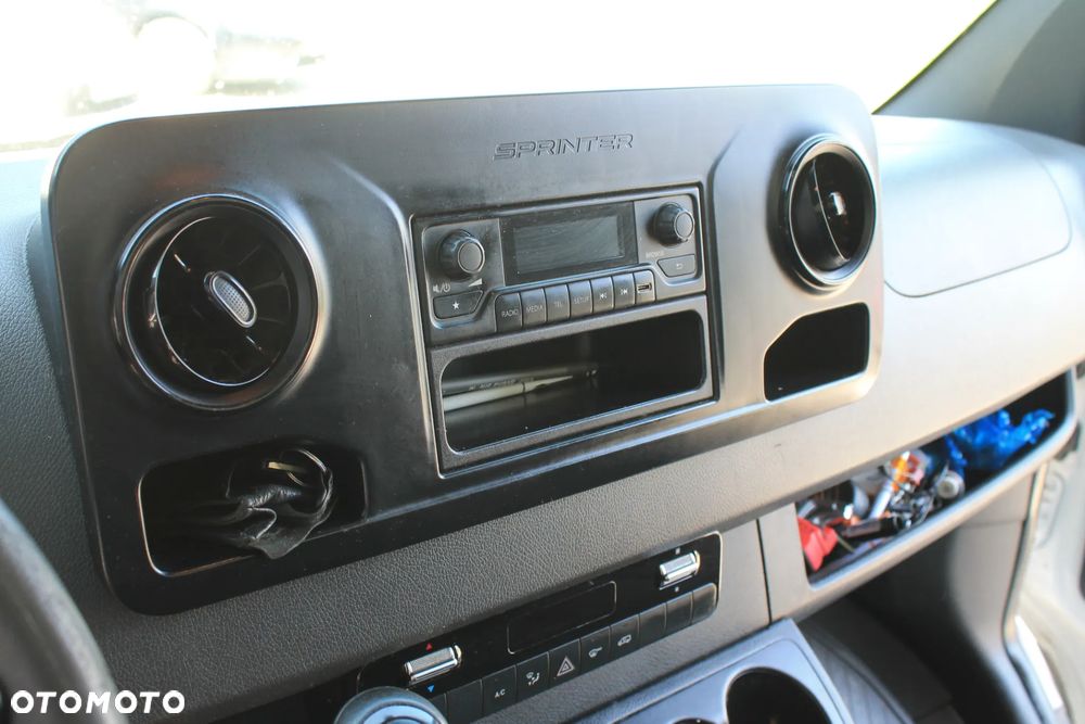 Mercedes-Benz Sprinter - 13