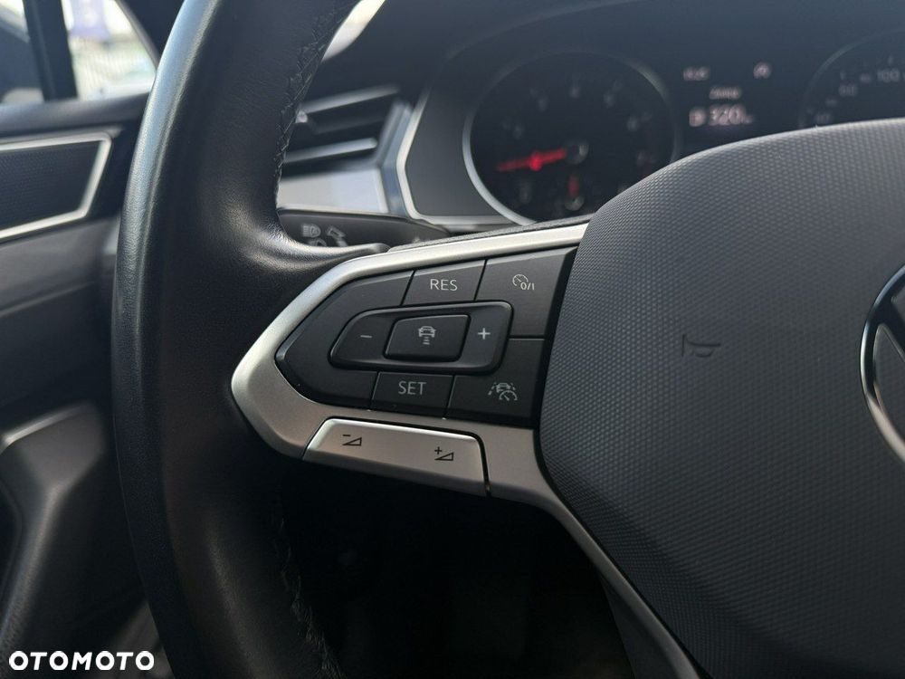 Volkswagen Passat - 13