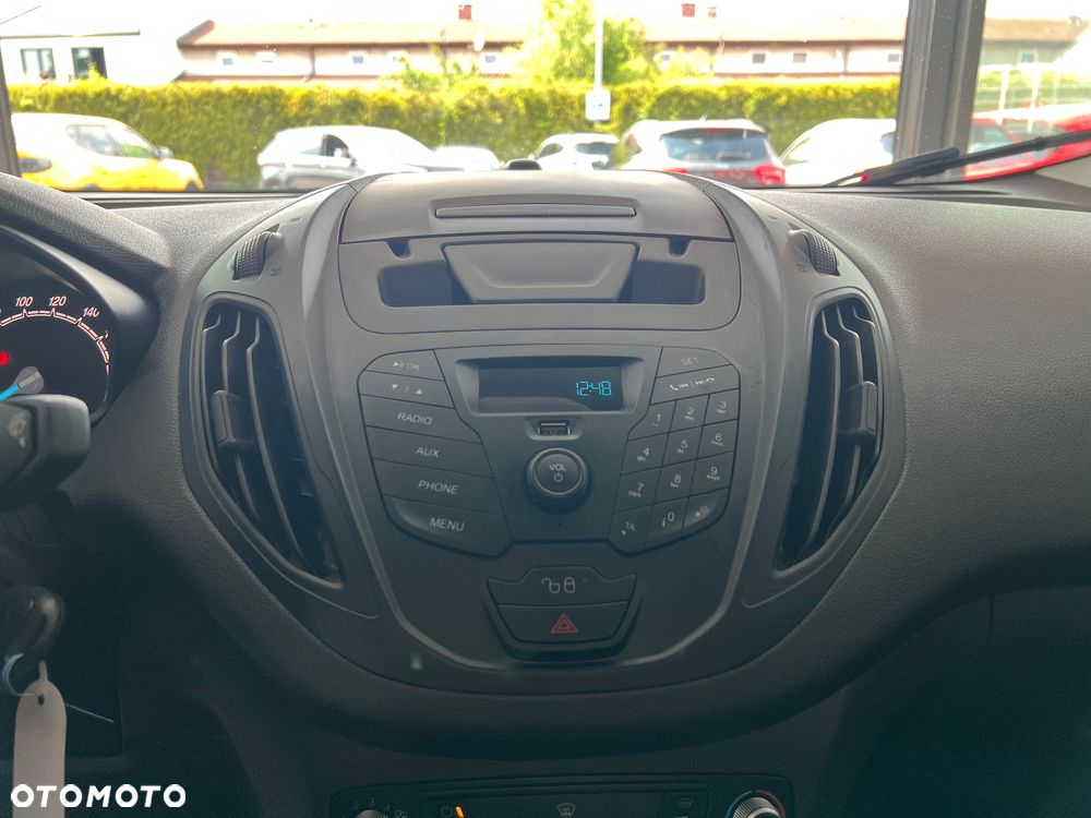 Ford Transit Courier - 25