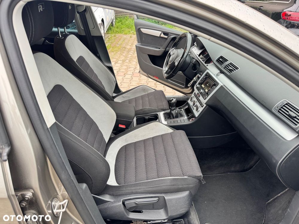 Volkswagen Passat 2.0 TDI BlueMotion Technology R-Line - 29