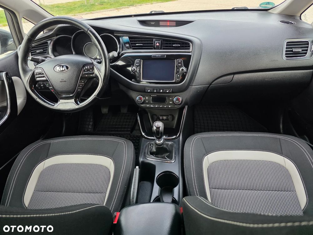Kia Ceed - 16