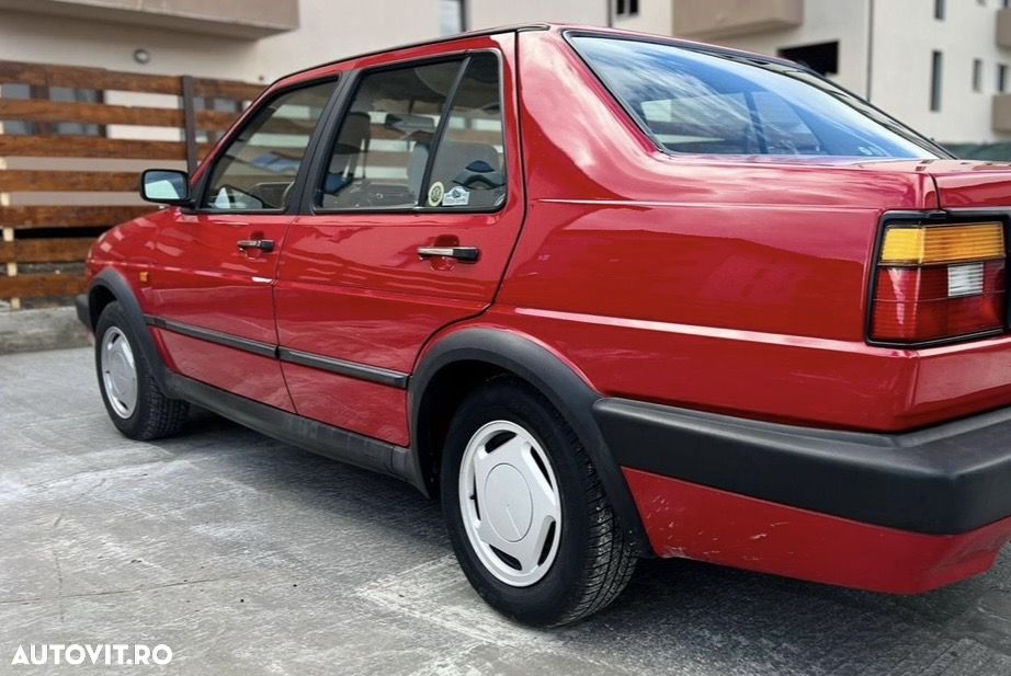 Volkswagen Jetta - 4