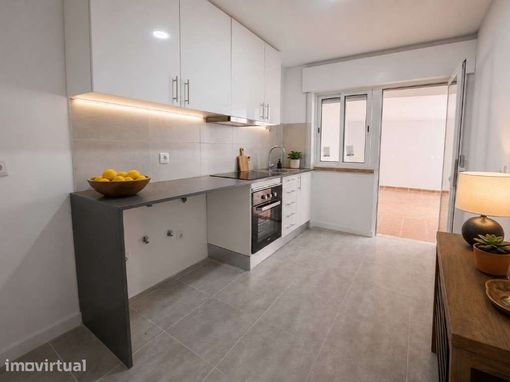 Feijó-Almada Parque Da Paz Apartamento T2 Recuperado com Quintal - Grande imagem: 3/31