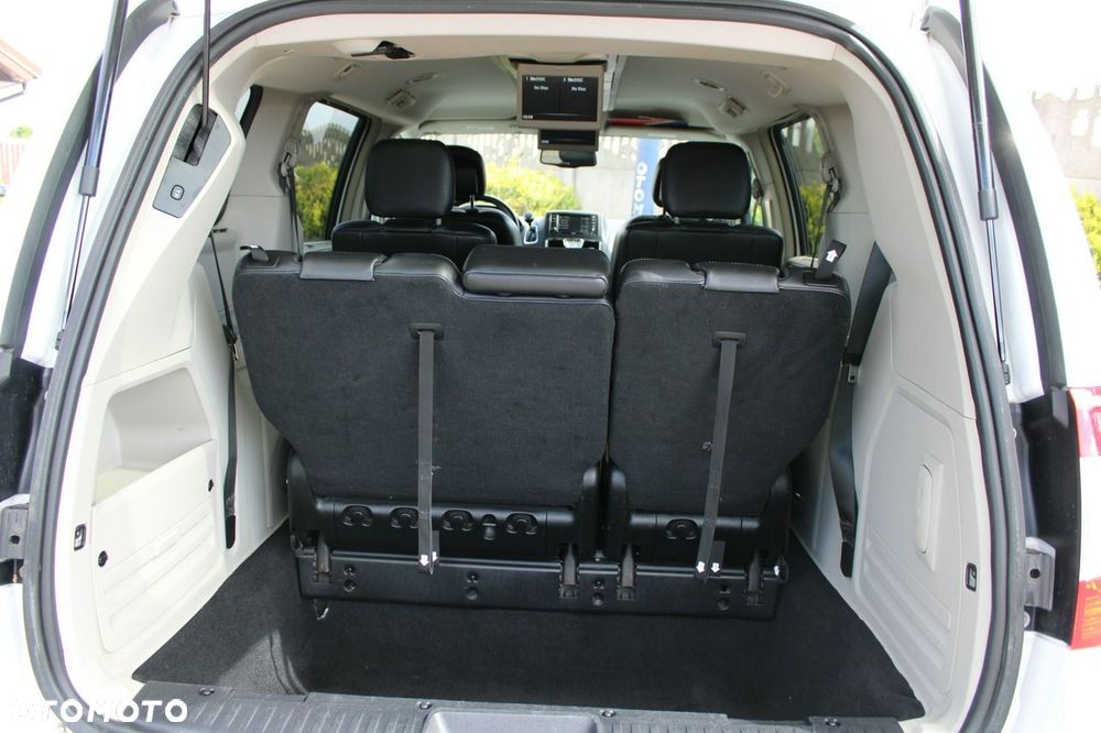 Chrysler Town & Country - 31