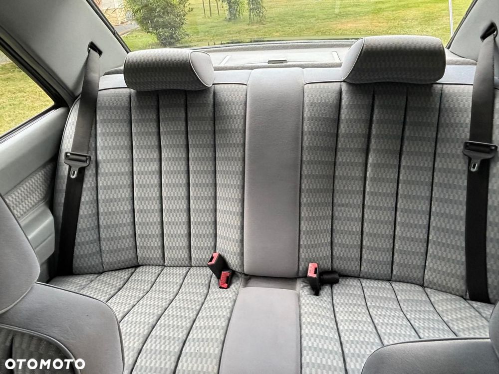 Mercedes-Benz W201 (190) - 4