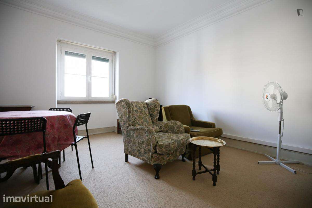 Quarto - localizado em Roma-Areeiro Lisbon - Grande imagem: 4/54