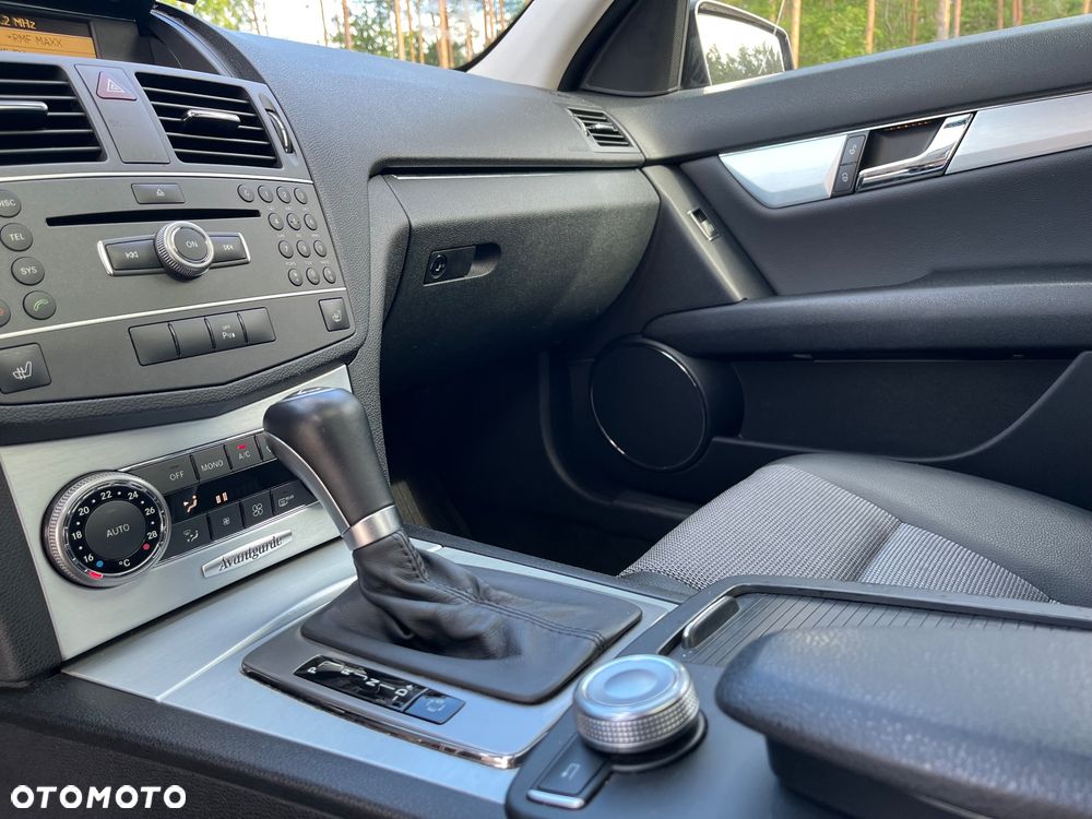 Mercedes-Benz Klasa C 180 CGI Automatik BlueEFFICIENCY Avantgarde - 3