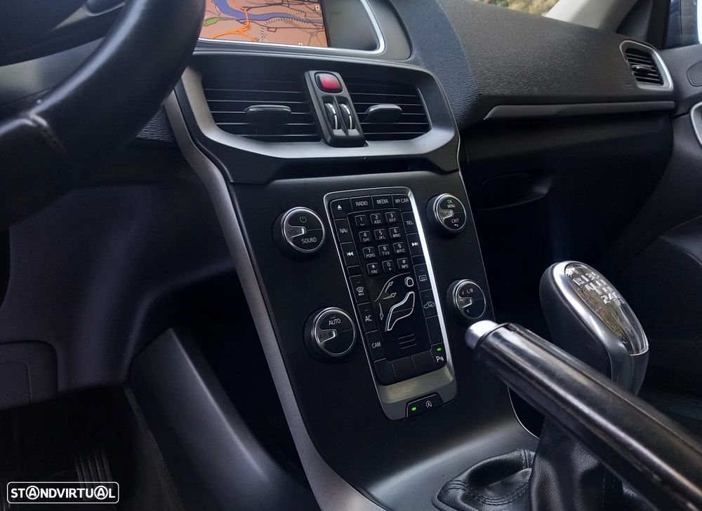 Volvo V40 D2 Summum - 24