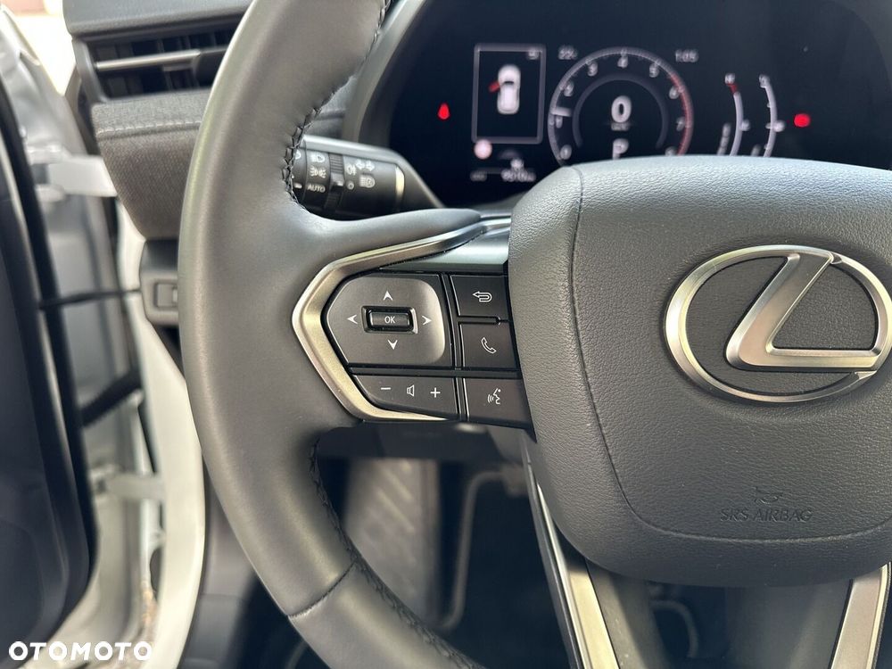 Lexus LBX 1.5 Hybrid - 16