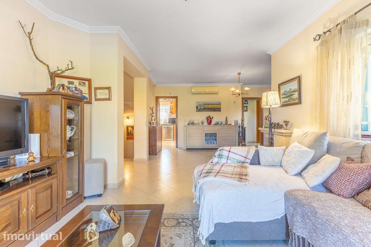 Moradia em Banda T4 | 3 Pisos | Aldeia de Paio Pires 490.000 € | 249 m - Grande imagem: 5/43