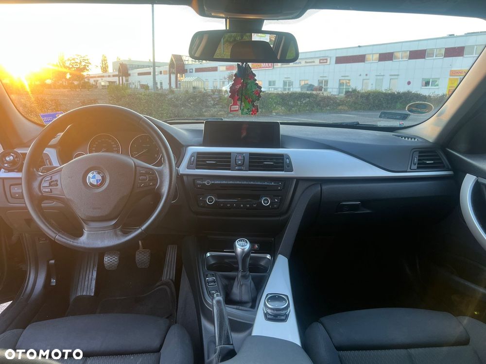 BMW Seria 3 318d - 5