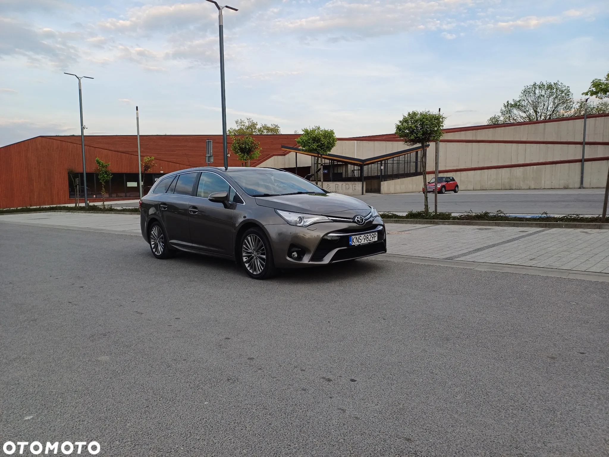 Toyota Avensis 1.8 Style MS - 3
