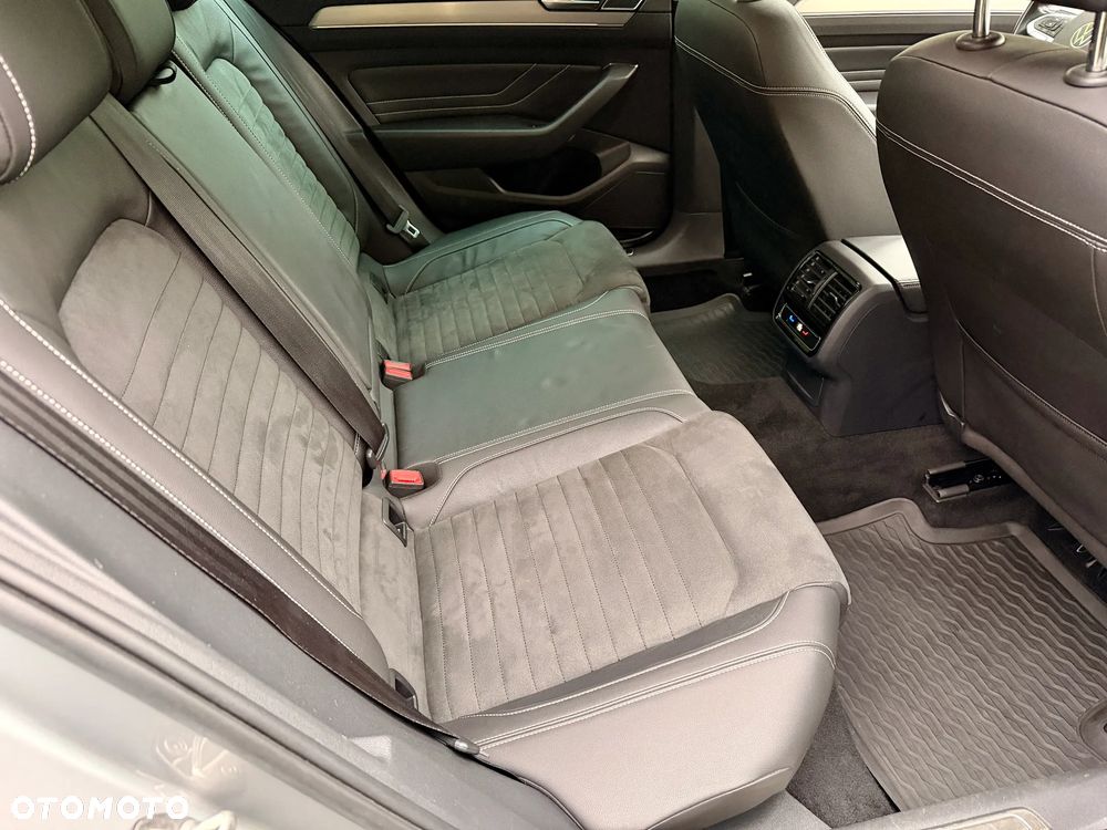 Volkswagen Passat Variant 2.0 TDI 4Mot Elegance DSG - 16