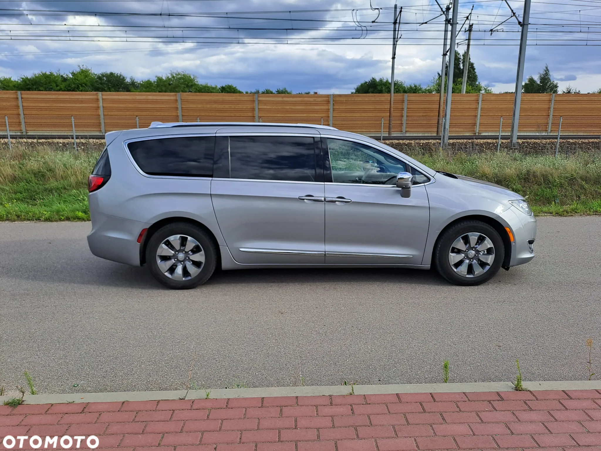 Chrysler Pacifica - 16