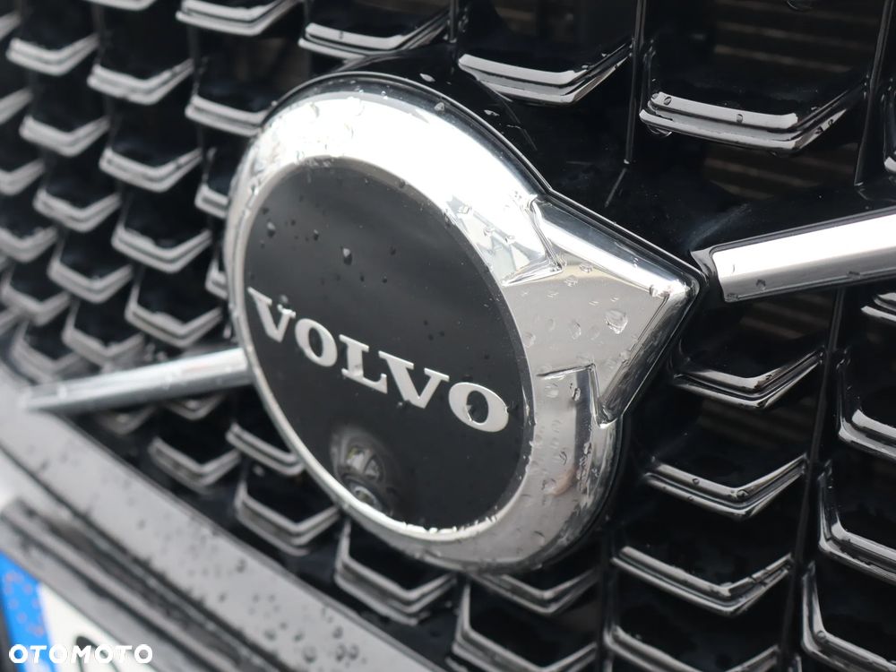 Volvo XC 60 B5 B AWD Plus Dark - 20
