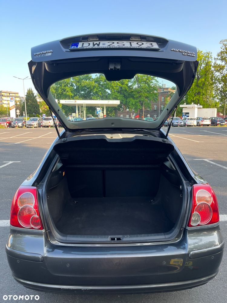 Toyota Avensis 2.0 D-4D Sol - 40