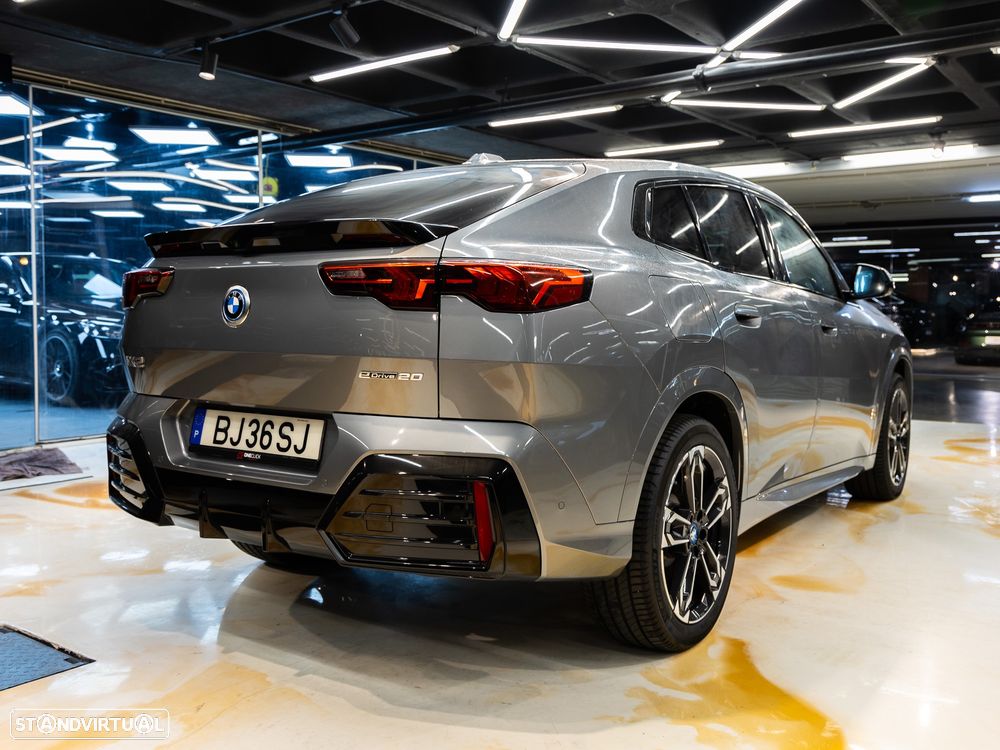 BMW iX2 eDrive20 Pack Desportivo M - 5