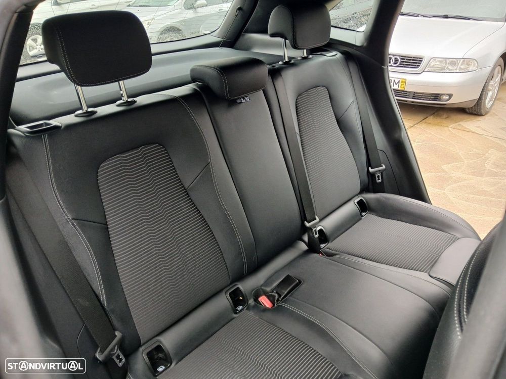 Mercedes-Benz GLA 250 e 8G-DCT - 11