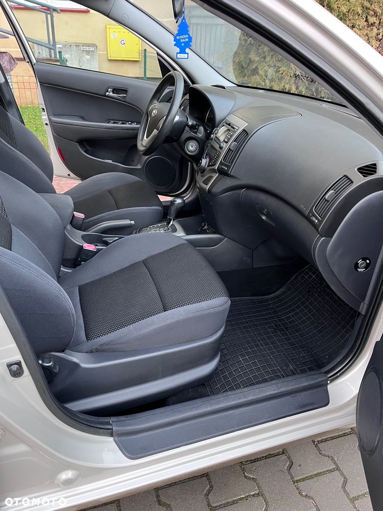 Hyundai i30 1.6 Comfort EU5 - 8