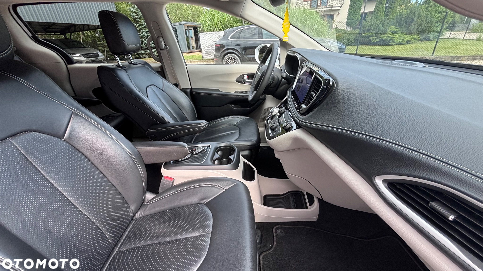 Chrysler Pacifica - 27
