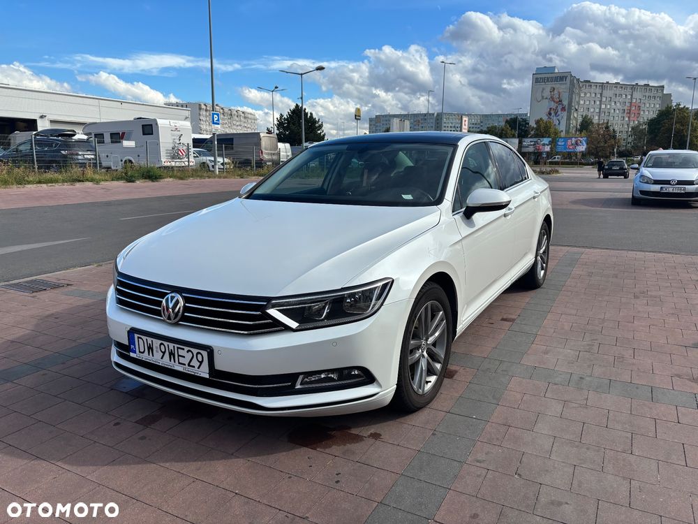 Volkswagen Passat - 1