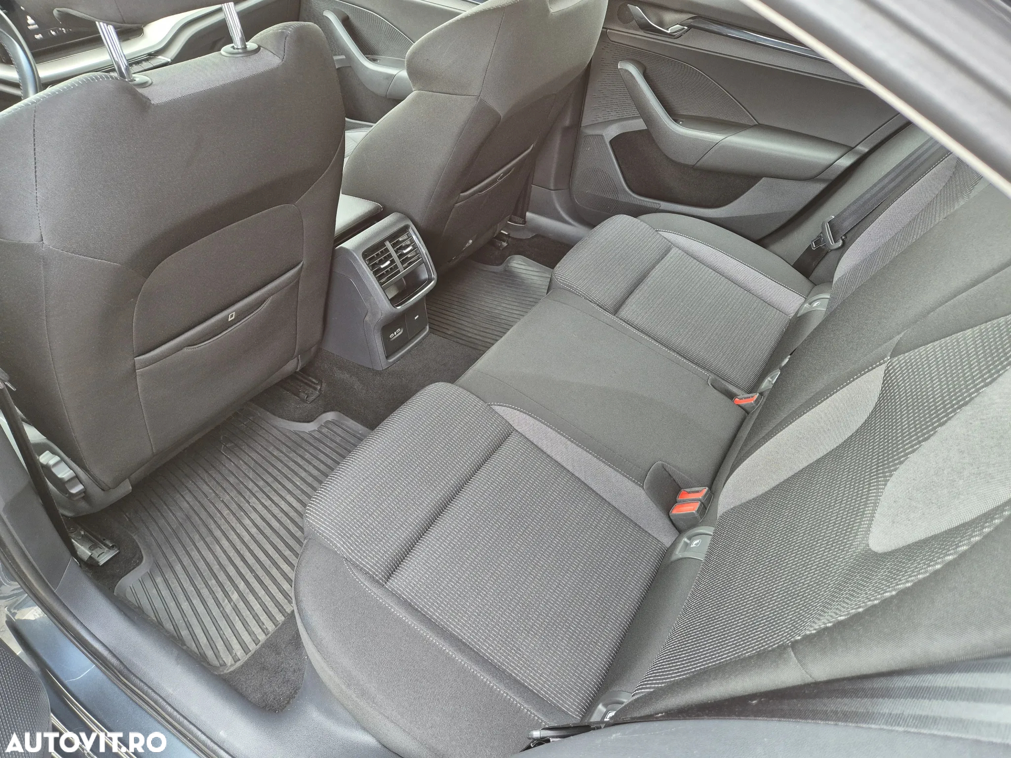 Skoda Octavia 2.0 TDI DSG Ambition - 11