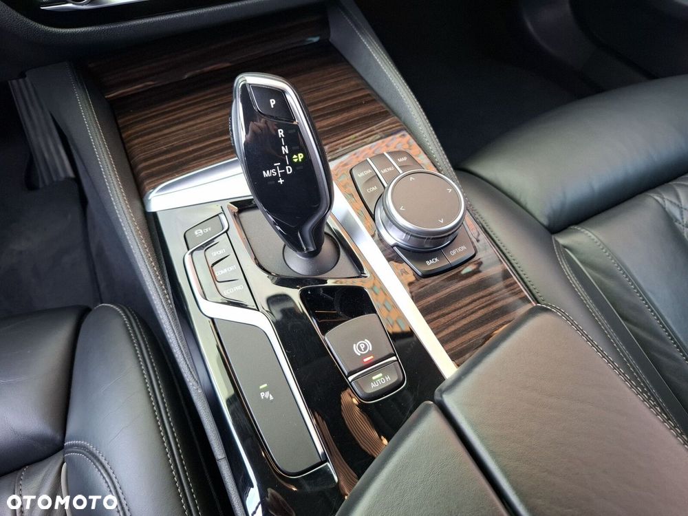 BMW Seria 5 520d xDrive Luxury Line sport - 25