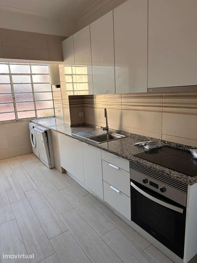 Apartamento T2 com cozinha equipada em Almada - Grande imagem: 3/6