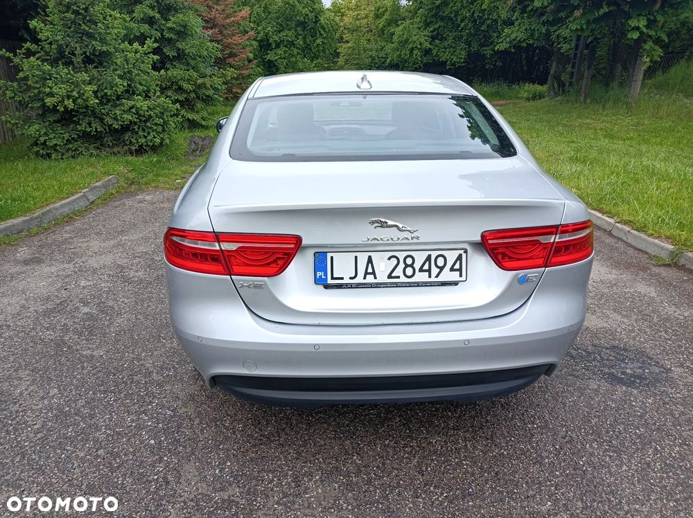 Jaguar XE 2.0 D Prestige - 5