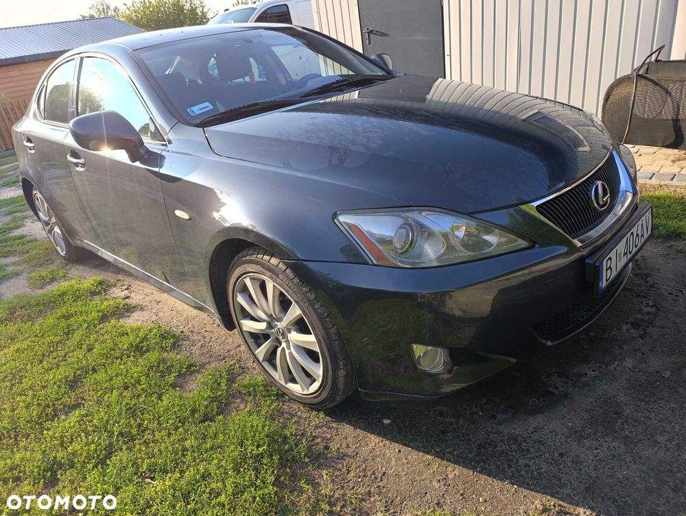 Lexus IS