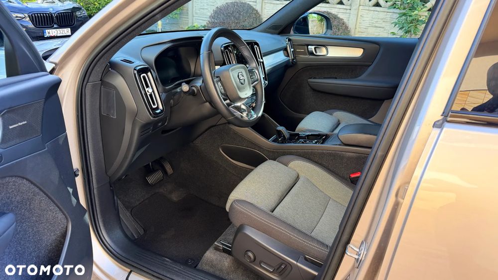 Volvo XC 40 B3 B DKG Ultra Black Edition - 16