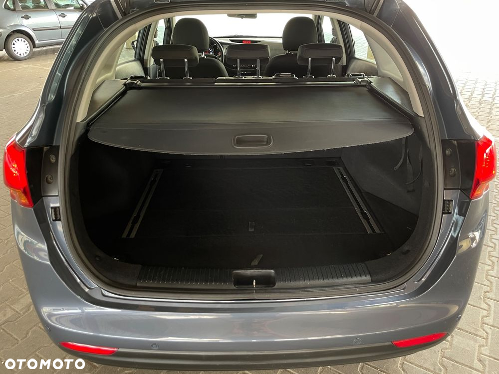 Kia Ceed - 12