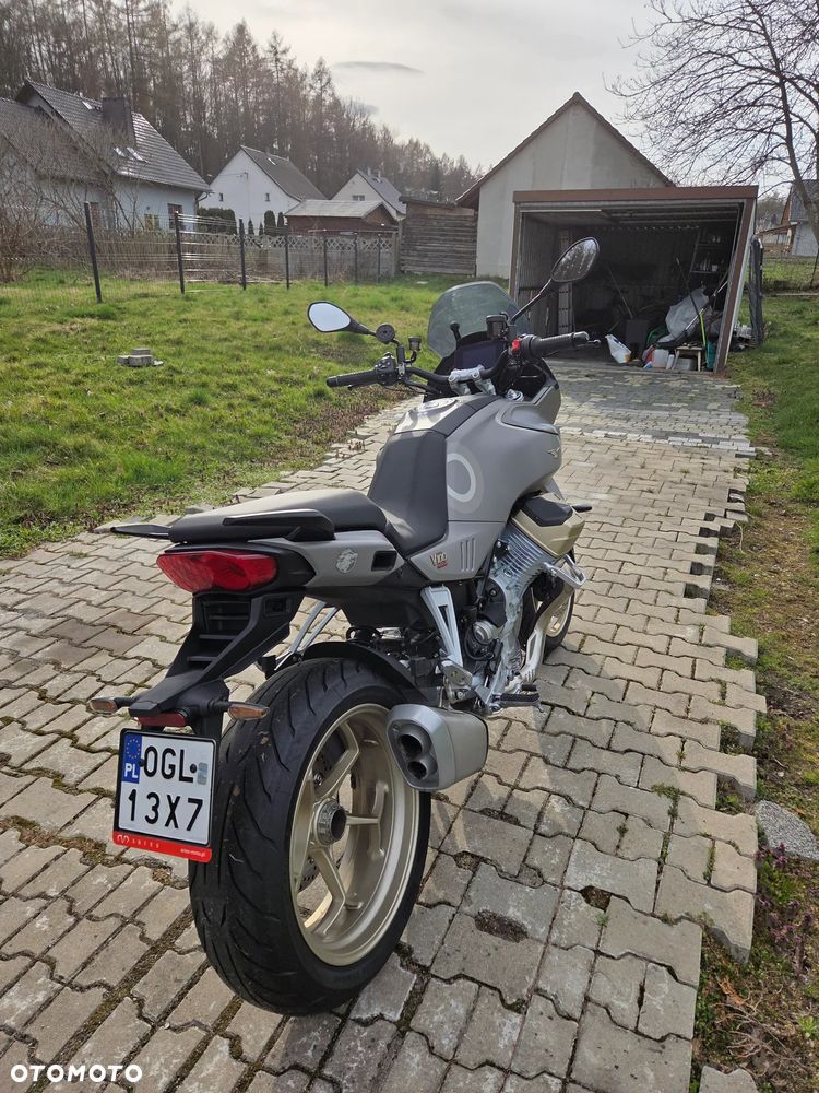 Moto Guzzi V100 Mandello - 3