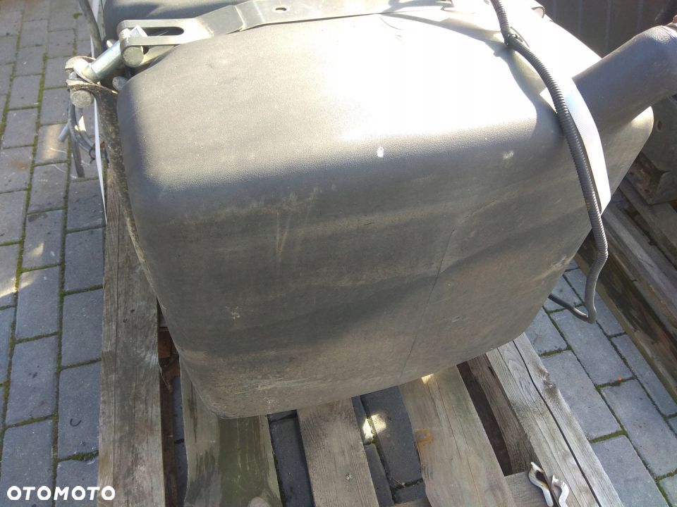 Zbiornik AdBlue Mercedes Actros Axor - 2