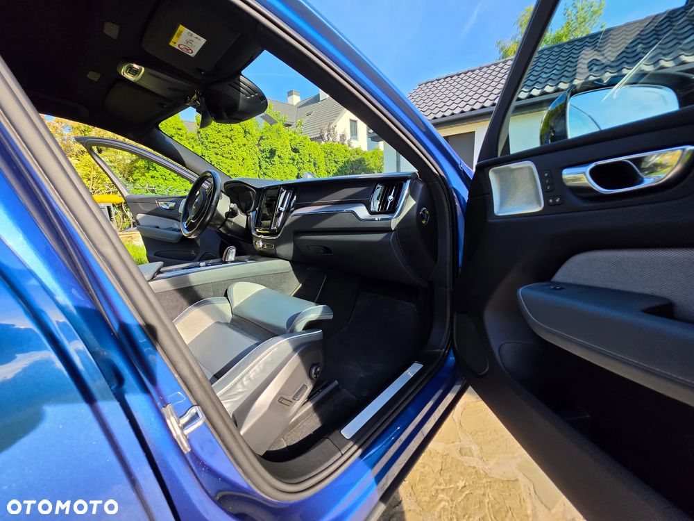 Volvo XC 60 B5 D AWD R-Design - 16