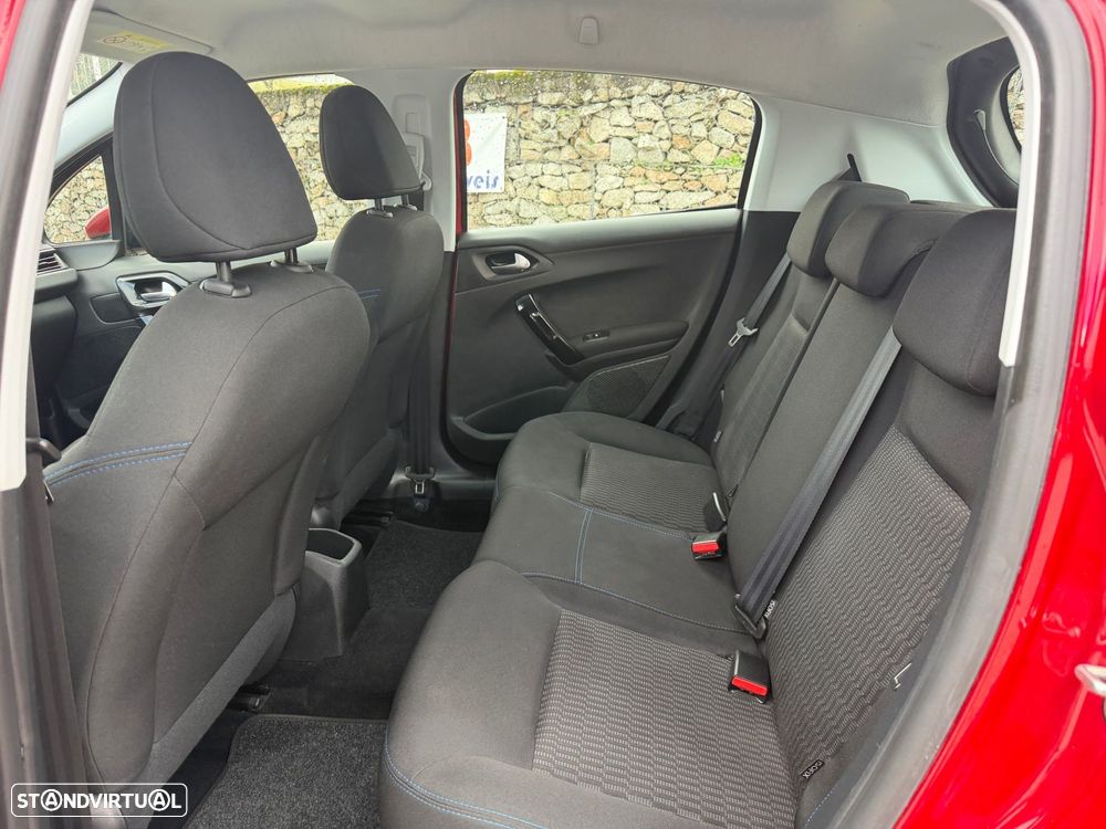 Peugeot 208 1.2 PureTech Signature - 13
