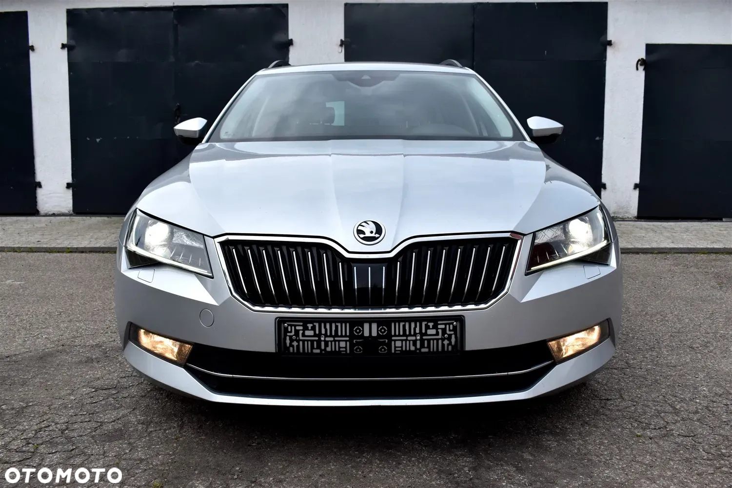 Skoda Superb Combi 2.0 TDI DSG Ambition - 2