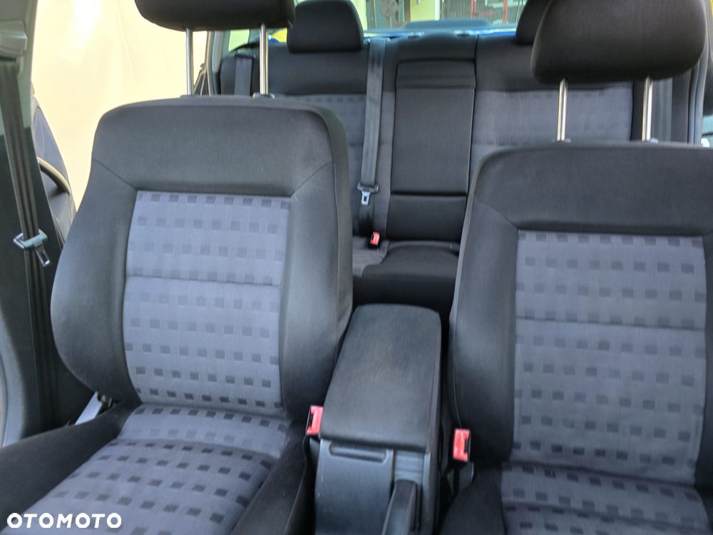Volkswagen Passat 1.9 TDI Highline - 9