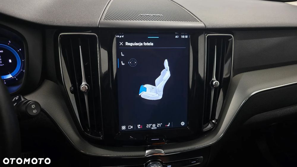 Volvo XC 60 B4 D Plus Dark - 35